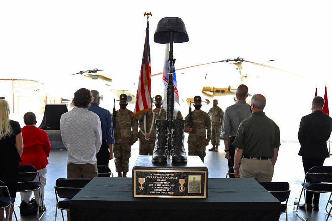 Kansas City area Army Reserve aviation hangar dedicated to fallen Soldier