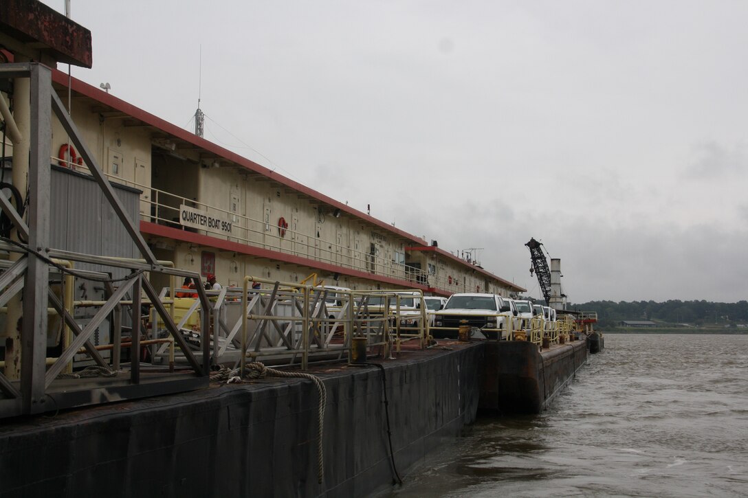 VICKSBURG, Miss. – The U.S. Army Corps of Engineers (USACE) Vicksburg District Mat Sinking Unit (MSU) forged ahead with revetment operations on the Mississippi River, Tuesday, following a safety pause due to COVID-19. 

The floating plant’s annual season took a four week pause to help ensure the safety of the crew during the most recent COVID-19 spike.