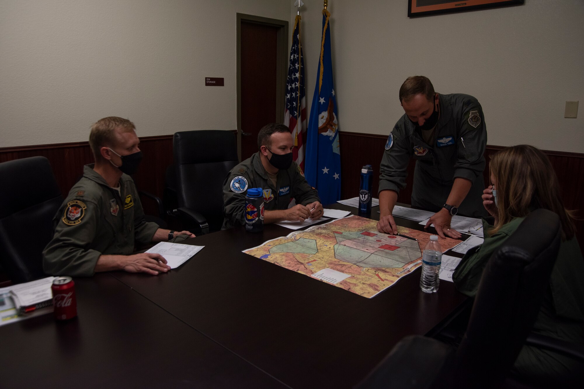 An Airman discusses flight plans with fellow Airmen and the Boise Mayor.