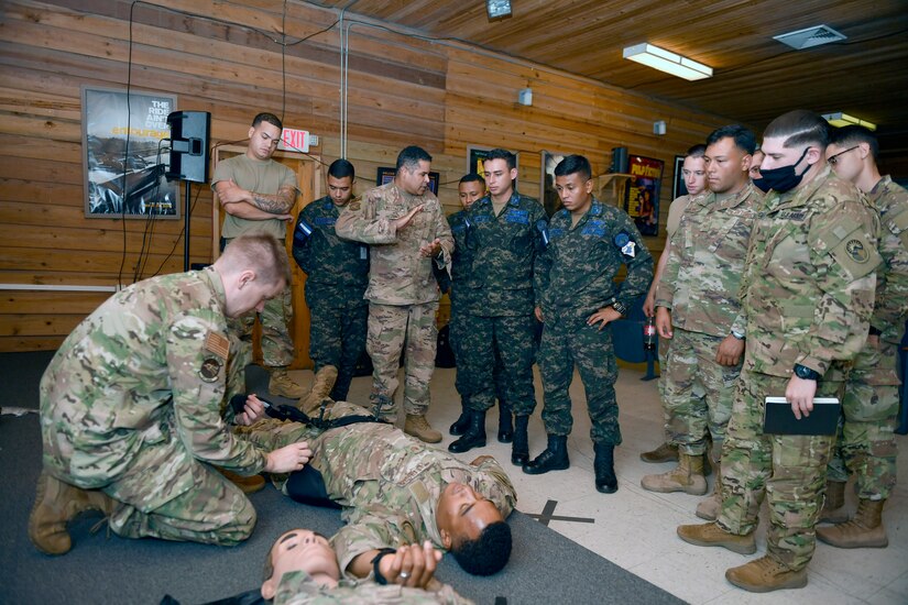 571st Mobility Support Advisory Squadron, JTF-Bravo train together on lifesaving skills with Honduran military