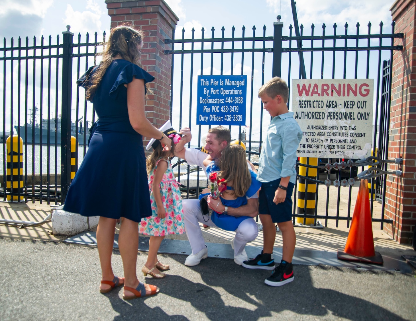 Cmdr. Michael Hartzell, executive officer of the Virginia-Class fast-attack submarine USS New Mexico (SSN 779), greets his family during the boat’s homecoming at Naval Station Norfolk, Sept. 15, 2021.