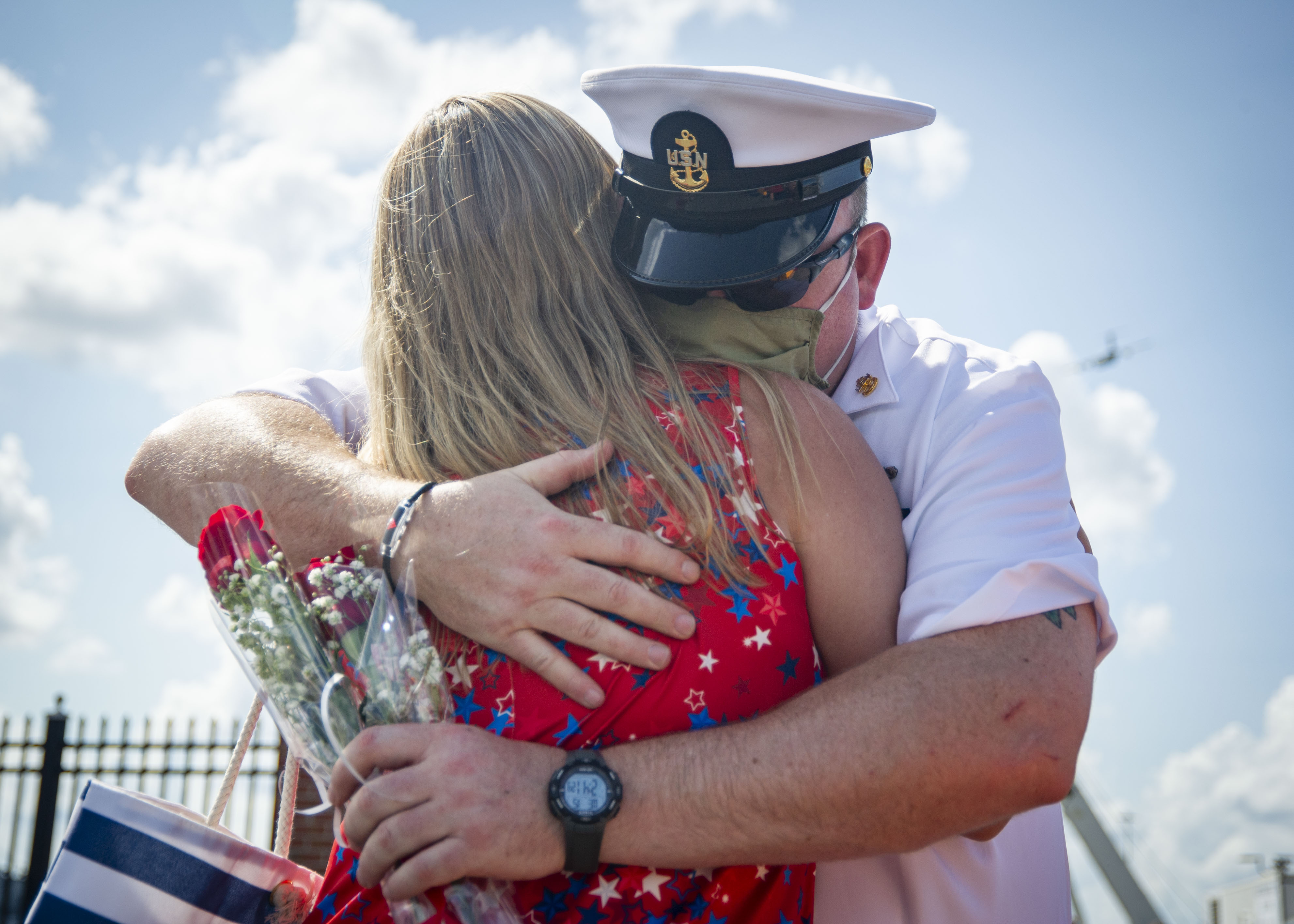 Chief Machinist’s Mate (Nuclear) Scott Hasenwinkel, assigned to the Virginia-Class fast-attack submarine USS New Mexico (SSN 779), embraces his significant other, Nicole Hasenwinkel, during the boat’s homecoming at Naval Station Norfolk, Sept. 15, 2021.