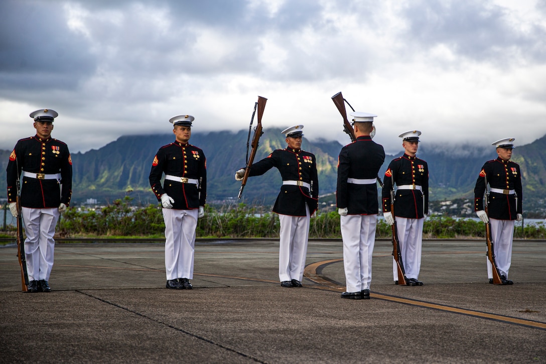 Marines with the Silent Drill Platoon execute their “rifle inspection” sequence on the flight line at Marine Corps Base Hawaii, Sept. 10, 2021.
