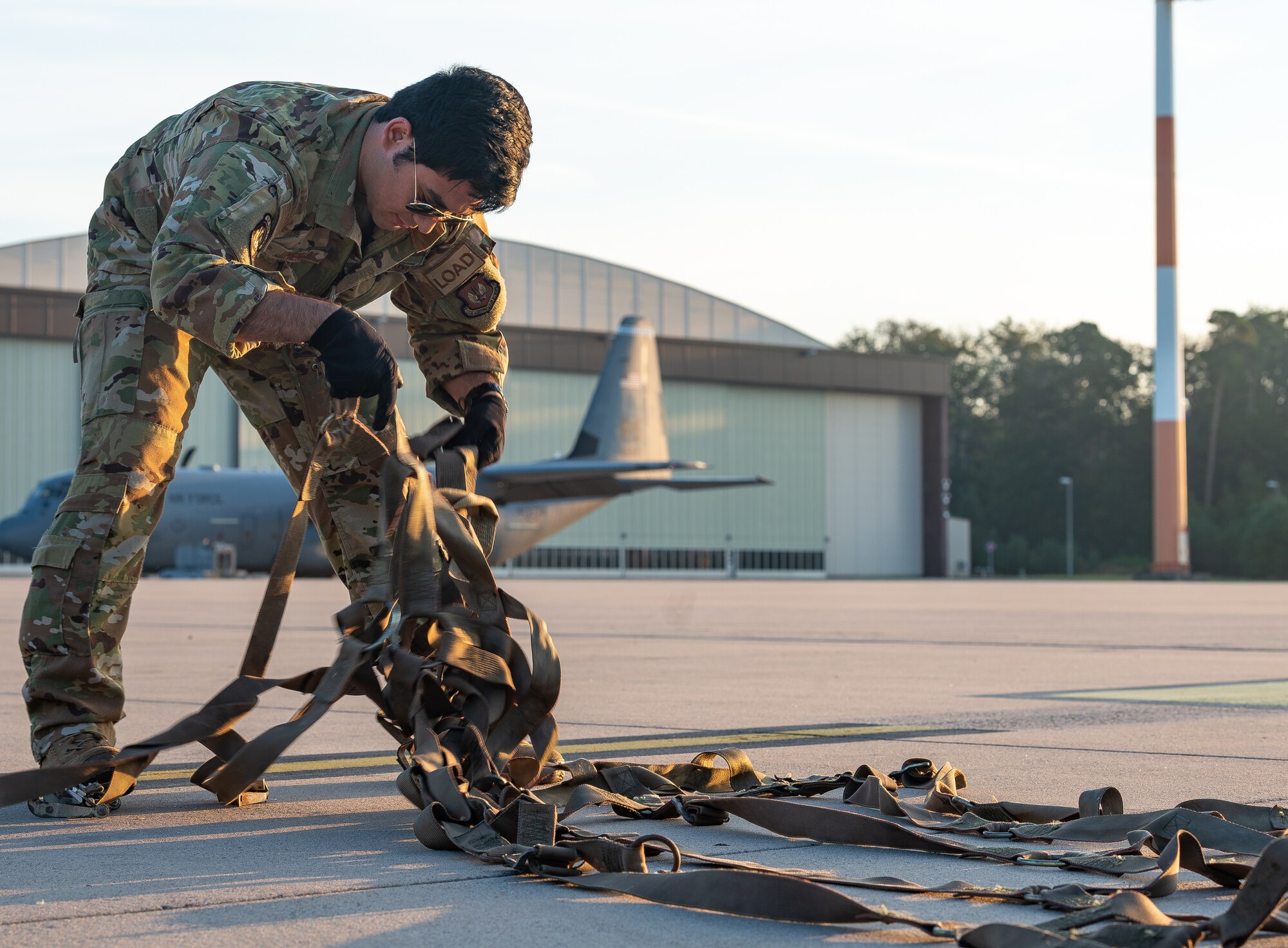 Loadmaster prepares cargo net.
