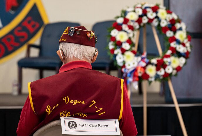 Former Prisoner of War looks at wreath