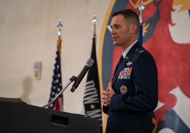 Col Dyer delivers a speech