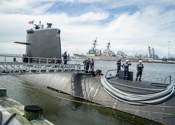 French submarine FNS Améthyste (S605) moors pier side at Naval Station Norfolk, Sept. 16, 2021.