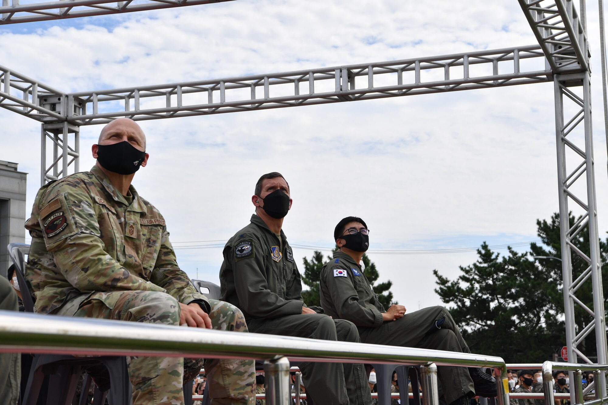 Black Eagles perform over Kunsan