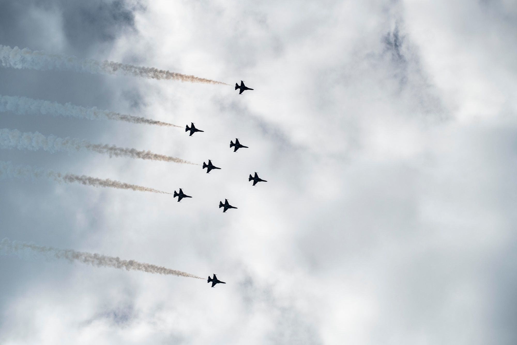 Black Eagles perform over Kunsan