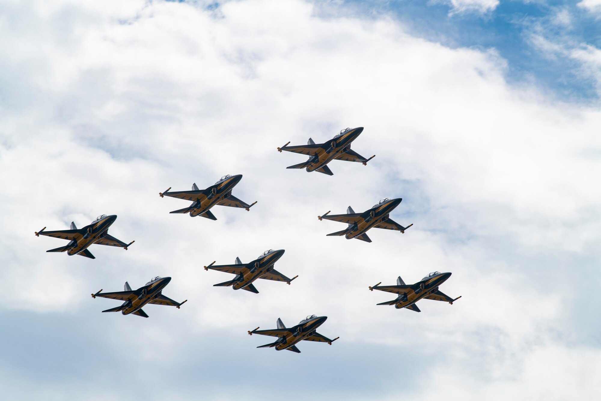 Black Eagles perform over Kunsan