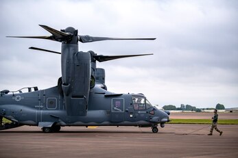 An Airman from the 352d Special Operations Wing prepares to marshall a CV-22A Osprey during an Agile Combat Employment exercise at RAF Fairford, England, Sept. 13, 2021. The exercise enables U.S. forces in Europe to operate from locations with varying levels of capacity and support. This further ensures Airmen and aircrews are postured to deliver lethal combat power across the full spectrum of military operations.(U.S. Air Force photo by Senior Airman Eugene Oliver)