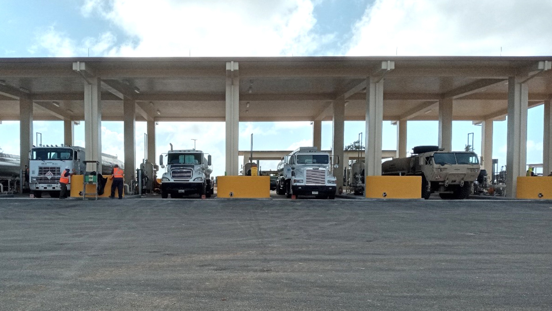 fuel tanker offload facility
