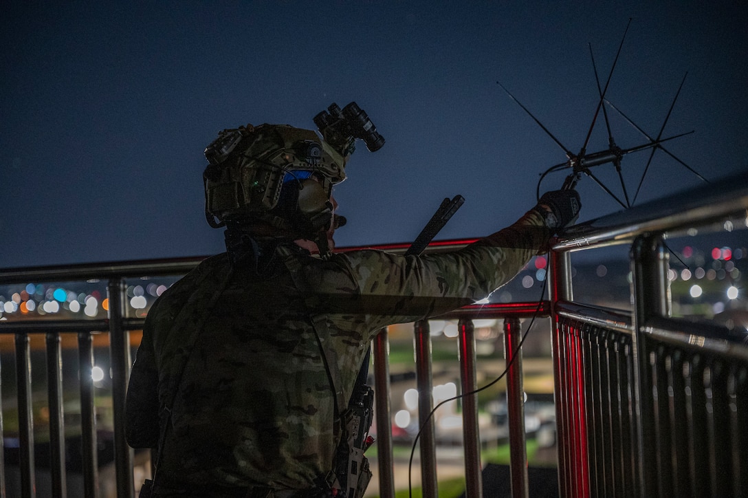Special Operations Airmen participate in Teak Knife training.
