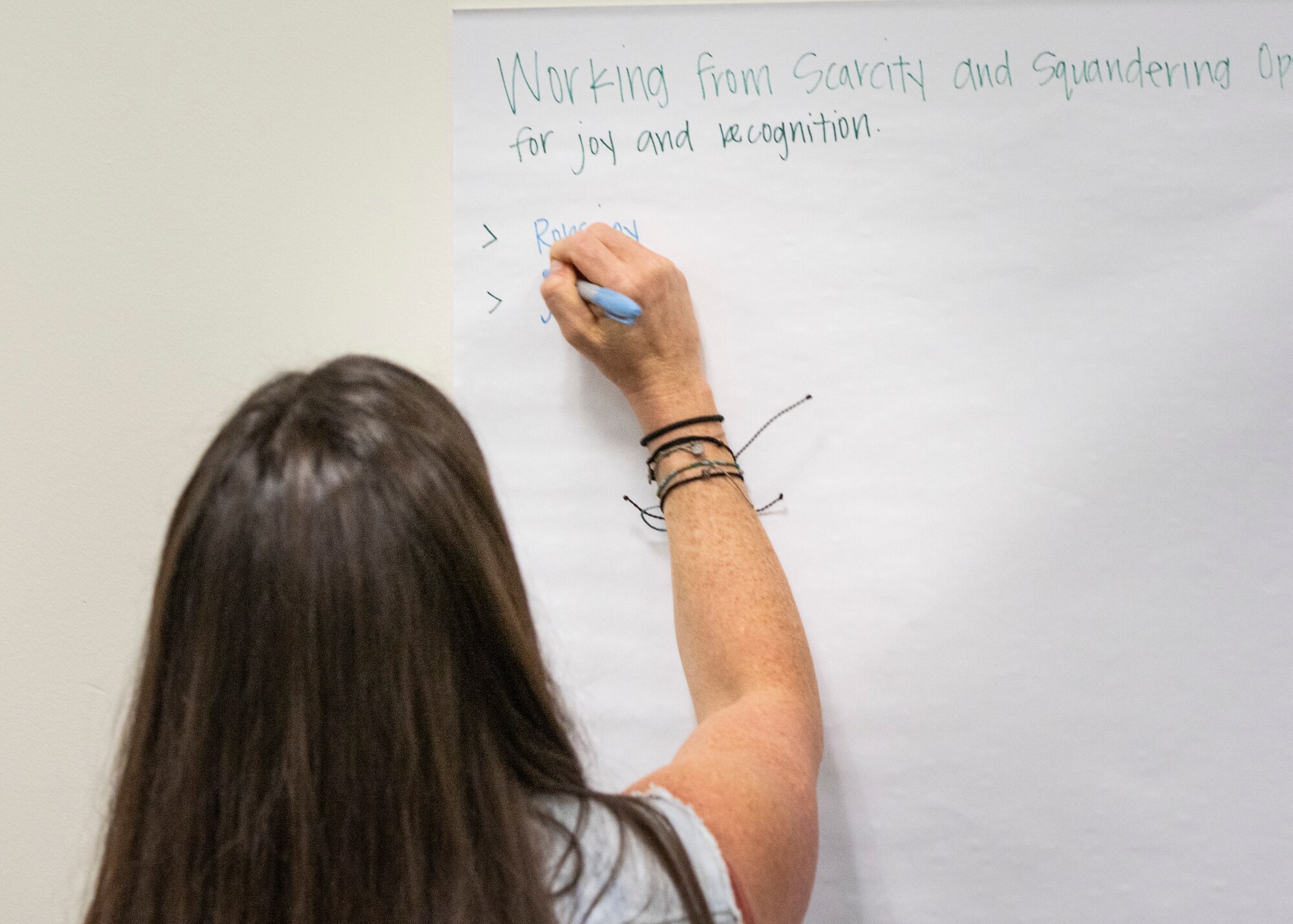 An attendee lists notes on a display board during the Integrated Resilience Optimization Network's second annual Building Resilient Leaders Summit, Sept. 17, 2021 at the Destin-Fort Walton Beach Convention Center, Florida. The conference included several short classes and activities focusing on leadership development. (U.S. Air Force photo by Senior Airman Dylan Gentile)