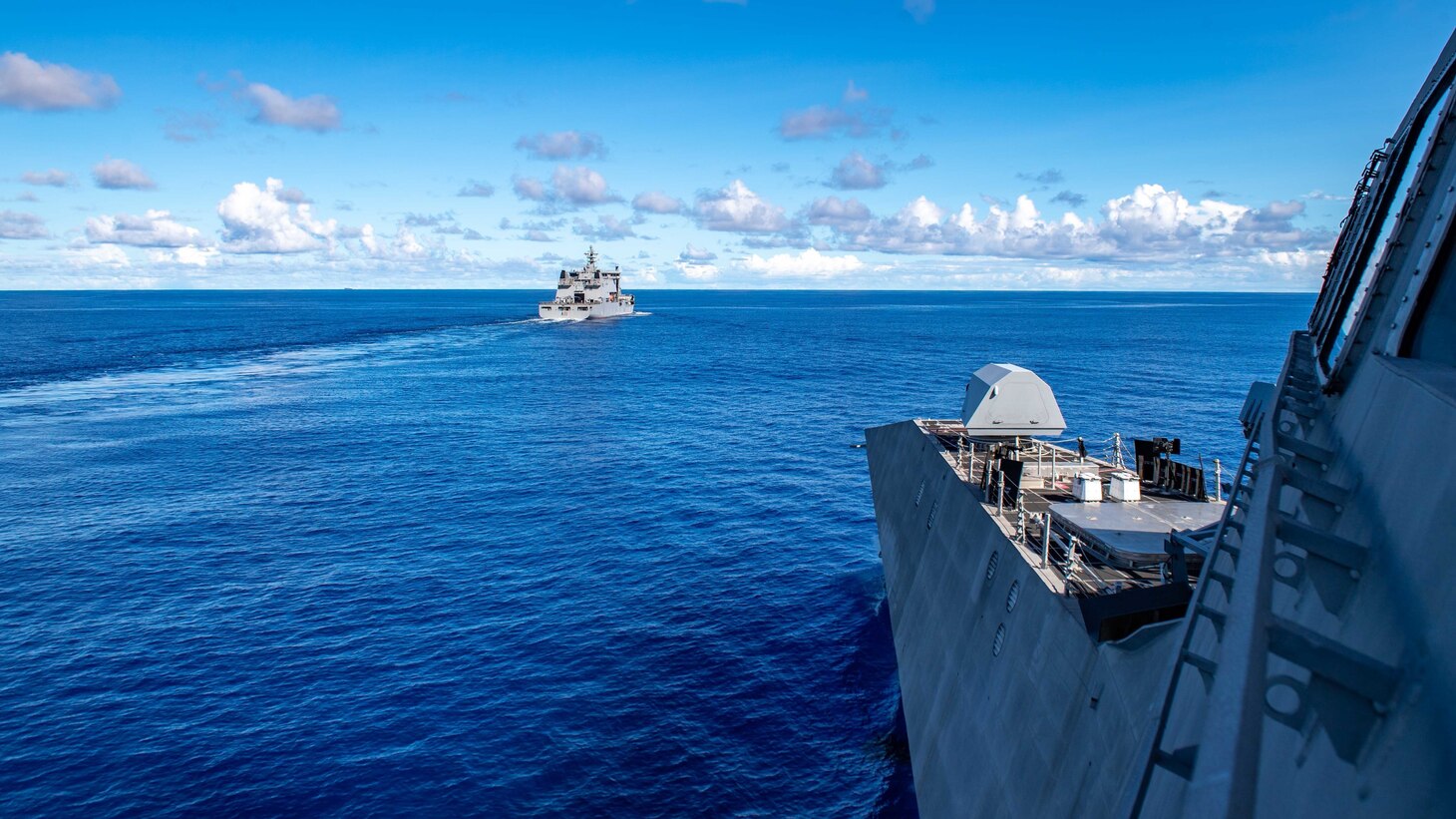 The Independence-variant littoral combat ship USS Charleston (LCS 18), right, sails alongside the Royal New Zealand Navy auxiliary ship HMNZS Aotearoa (A11), prior to a replenishment-at-sea.