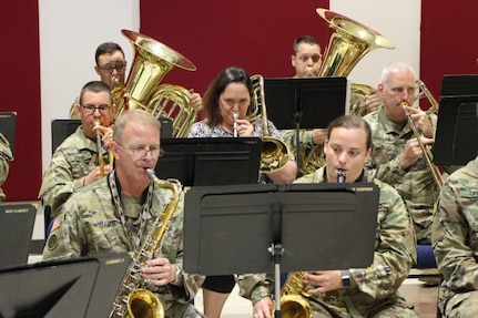 AG visits 29th Infantry Division Band