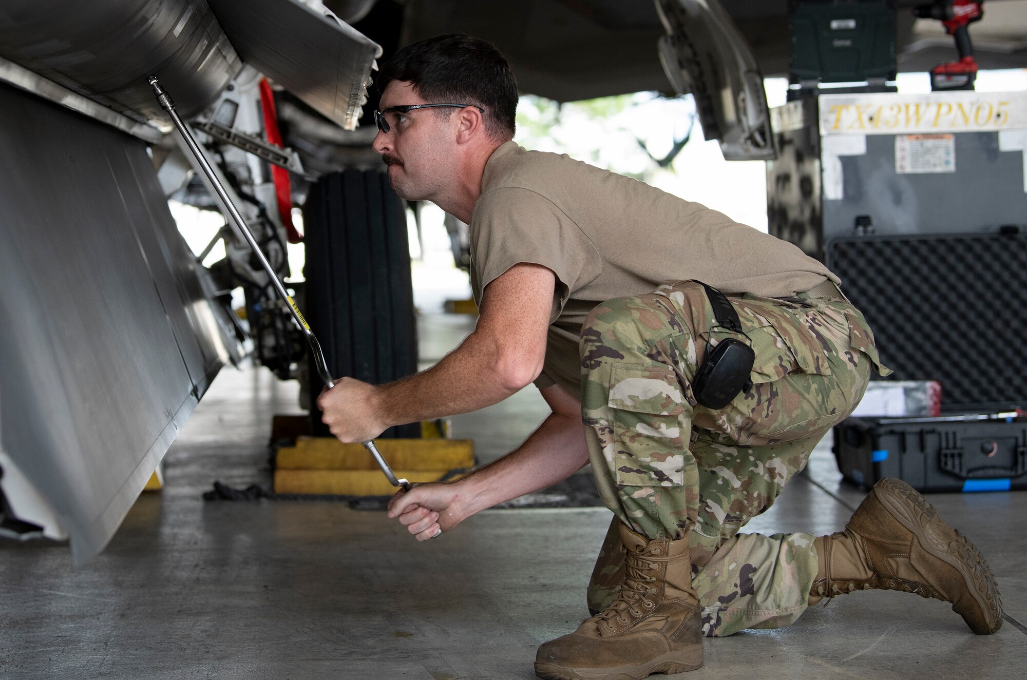 F-22 weapons load competition