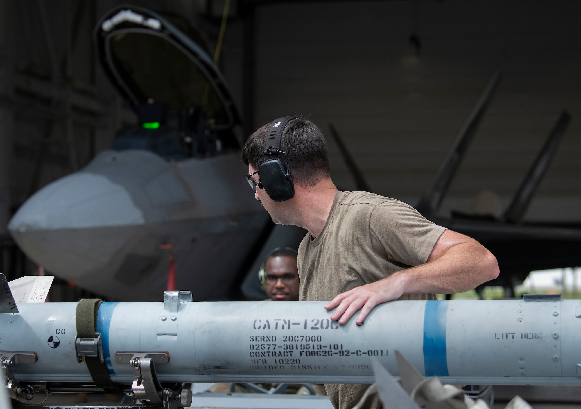 F-22 weapons load competition