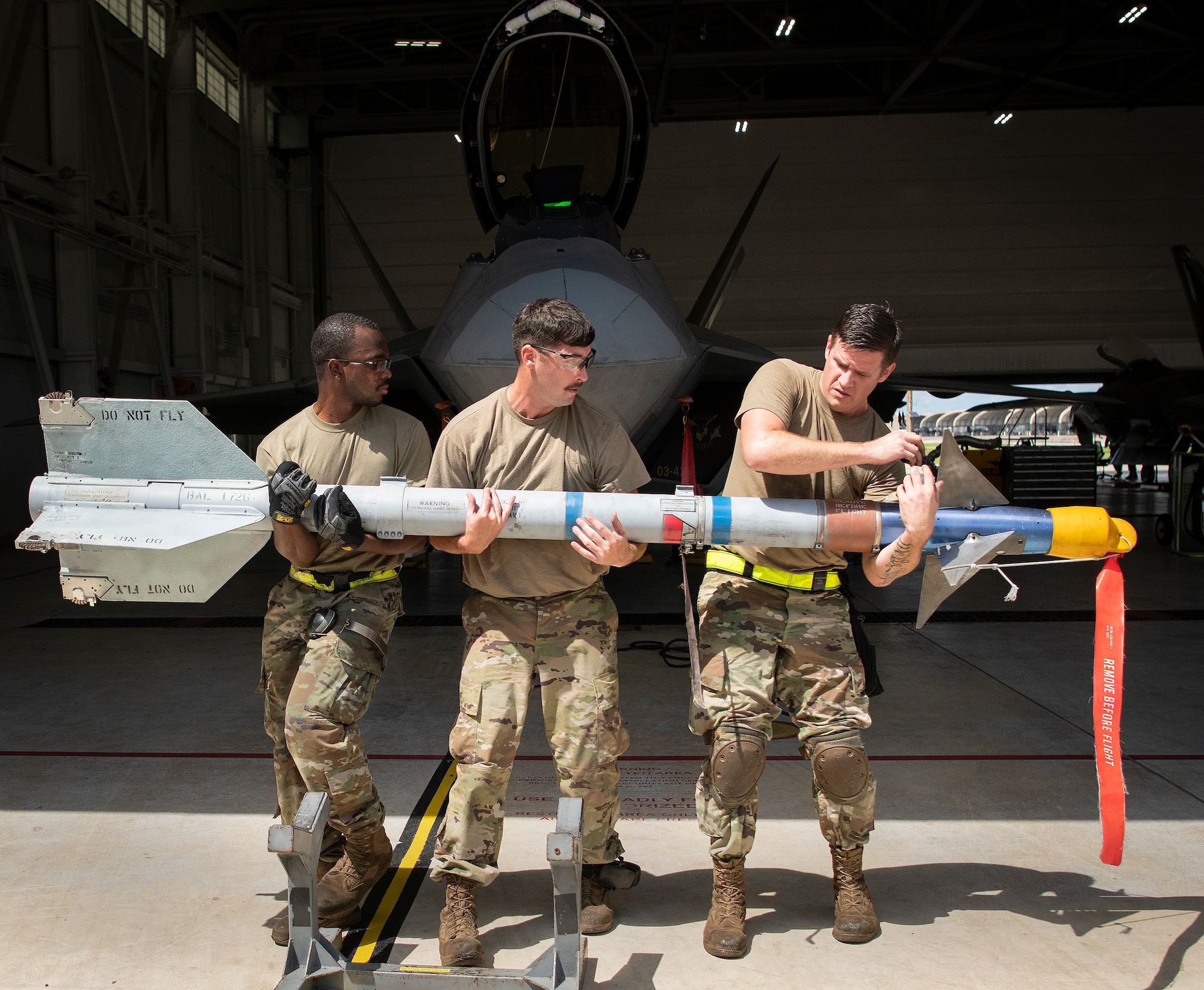 F-22 weapons load competition