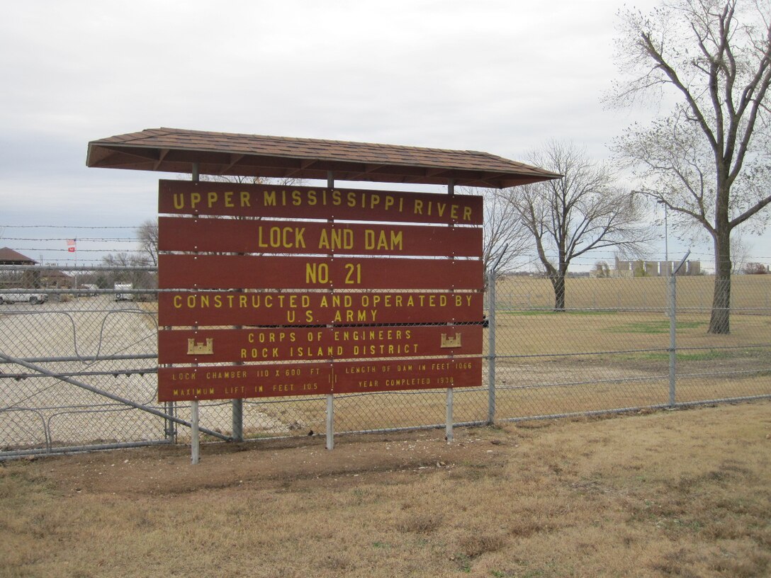 Sign at Lock and Dam 21