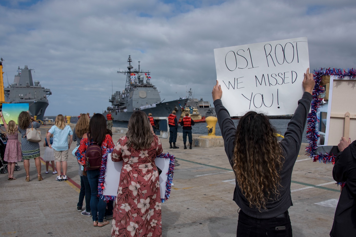 Ticonderoga-class guided-missile cruiser USS Bunker Hill (CG 52) returns to its homeport of Naval Base San Diego.