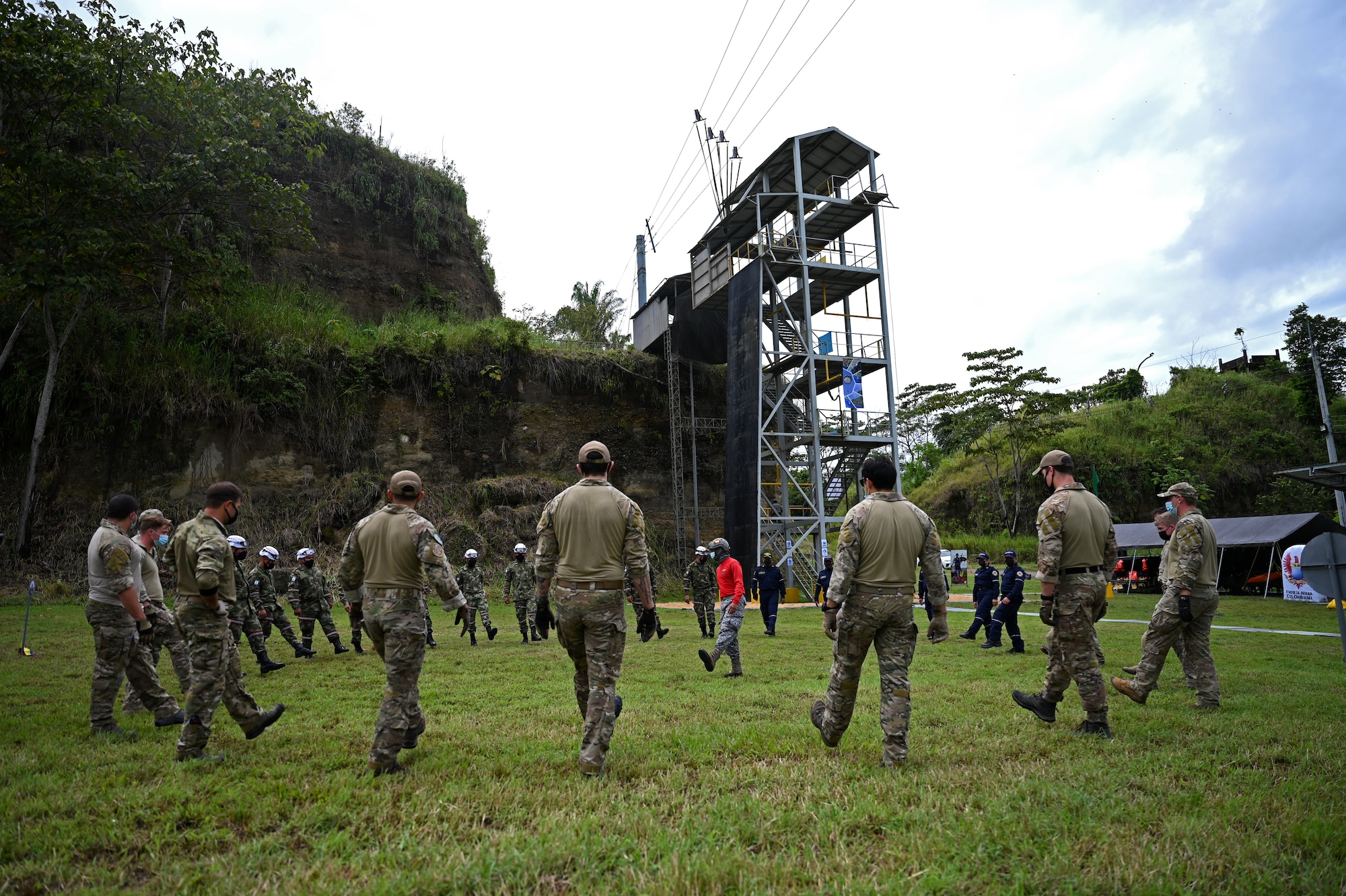 Special Tactics operators from the 24th Special Operations Wing participate in a warmup exercise with Colombian humanitarian aid and rescue services Aug. 31, 2021, during Ángel de los Andes Cooperación VII in Rionegro, Colombia.