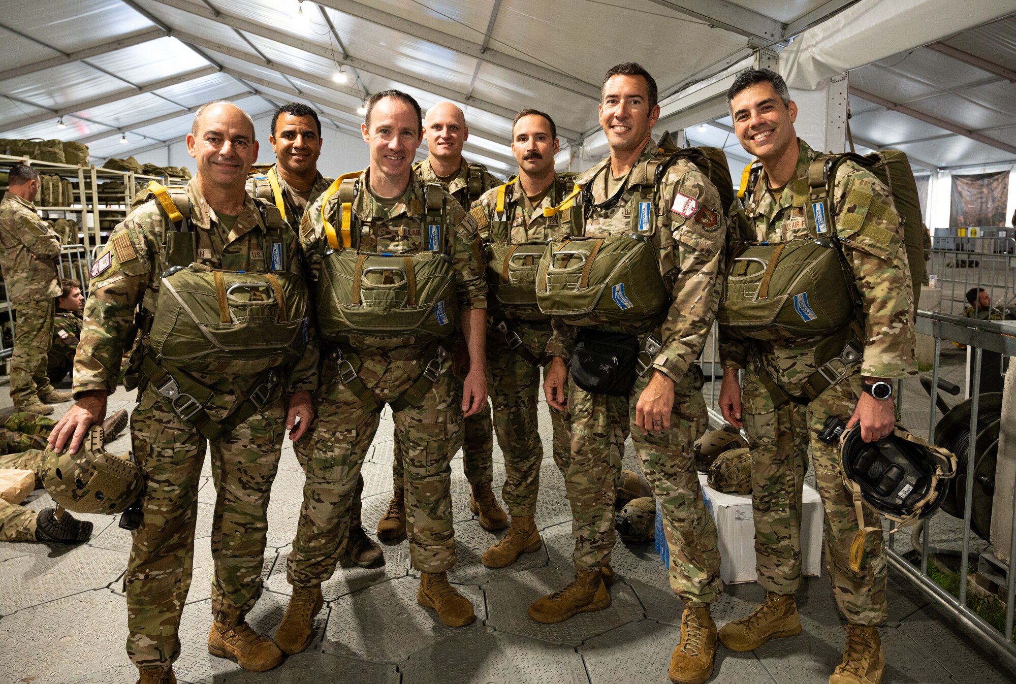 Airmen and General wait to board aircraft.