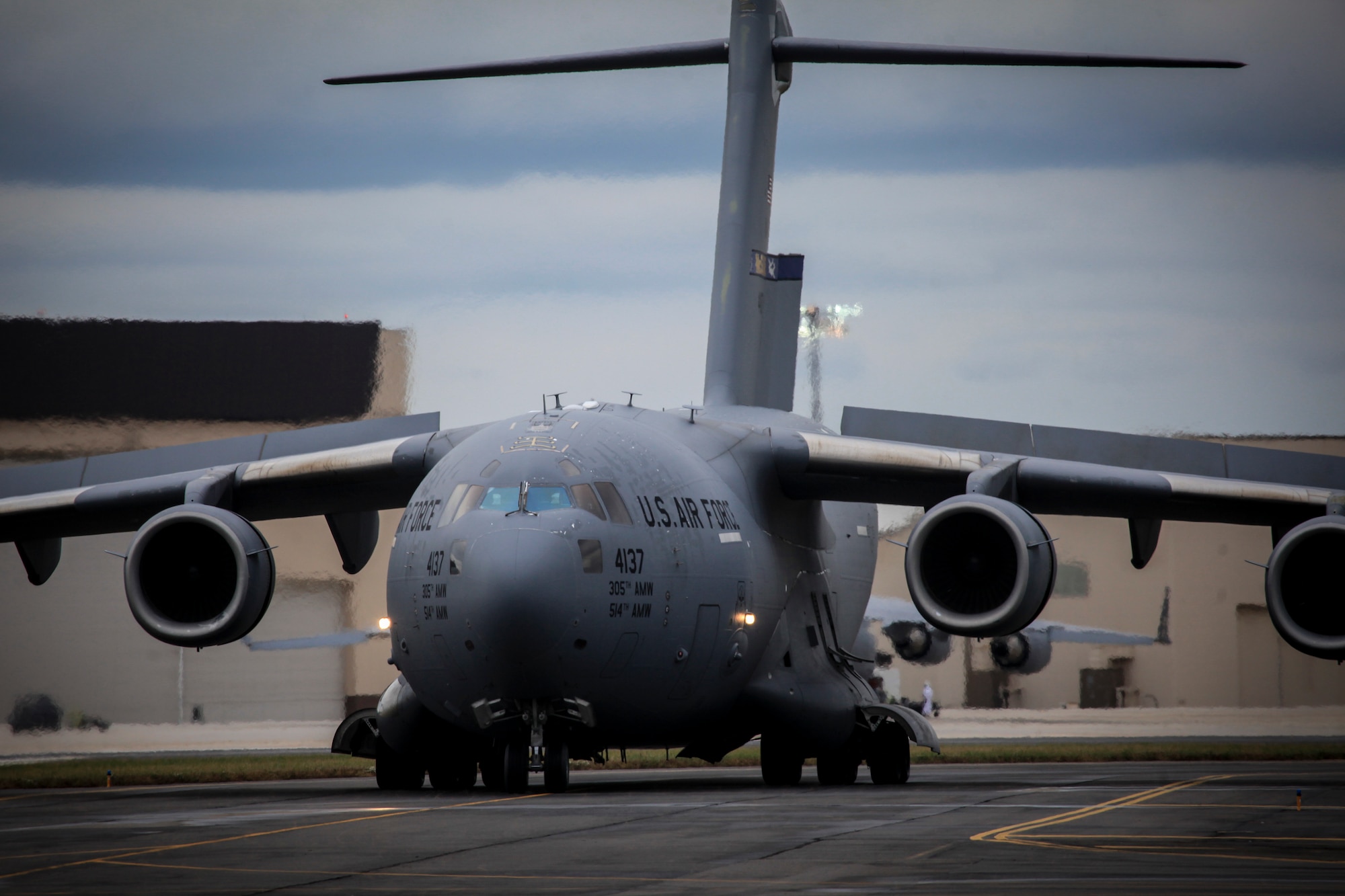 biggest military cargo plane