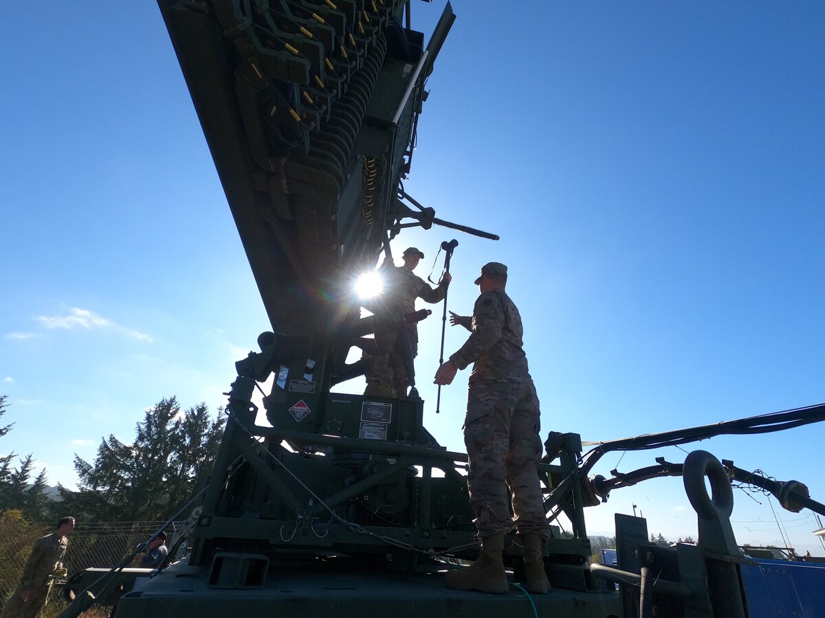 photo of U.S. Airmen working on TPS-75 radar