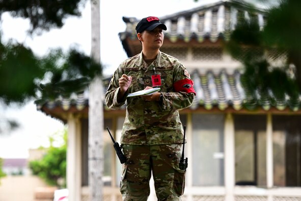 An Airman inspects training.