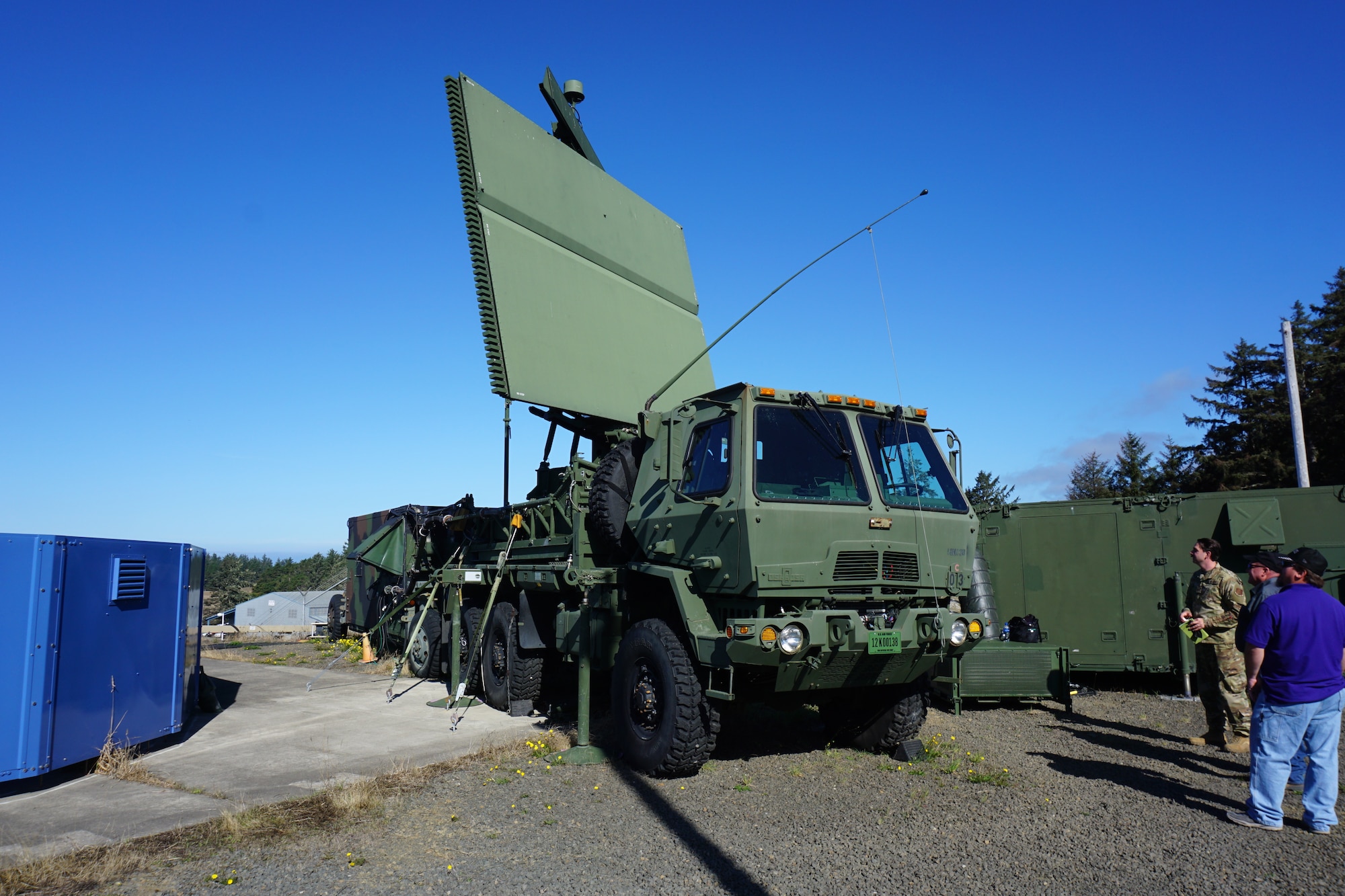 photo of TPS-75 radar on military vehicle