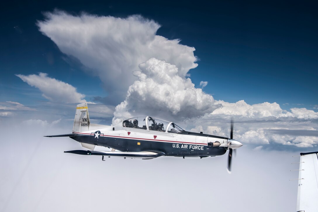 A T-6A Texan II flies over Oklahoma