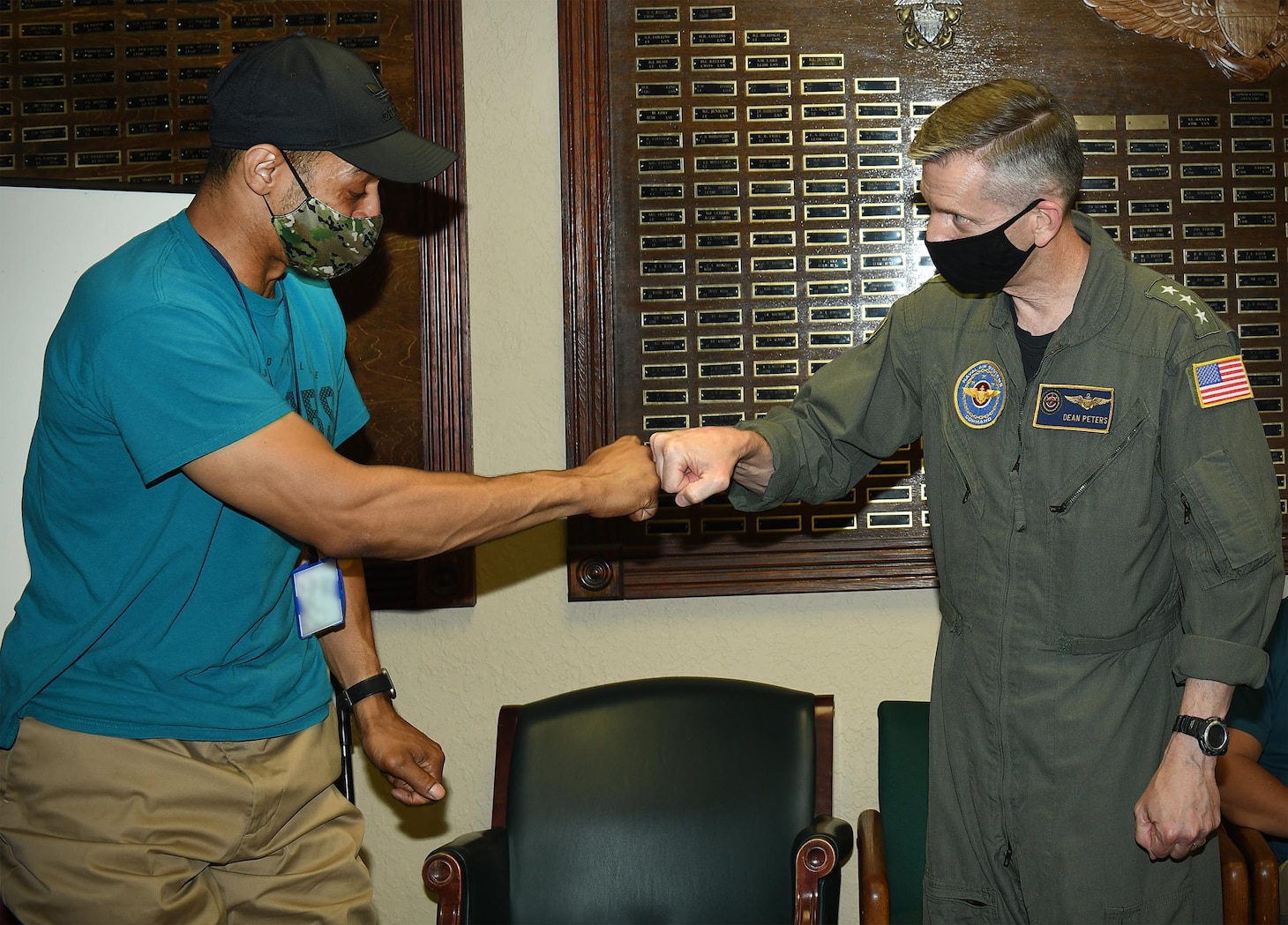 210429-N-DG679-107
MAYPORT, Fla. (April 29, 2021) Vice Adm. Dean Peters, commander, Naval Air Systems Command, fist bumps Combined Trades Leader Tomias Moore after presenting him a coin during his closing remarks following a tour of Fleet Readiness Center Southeast’s (FRCSE) Vertical Lift Production Line at Naval Station Mayport. Vice Adm. Dean Peters visited FRCSE as part of a Micro Boots on the Ground event, Apr. 29, 2021. (U.S. Navy Photo by Toiete Jackson/Released)