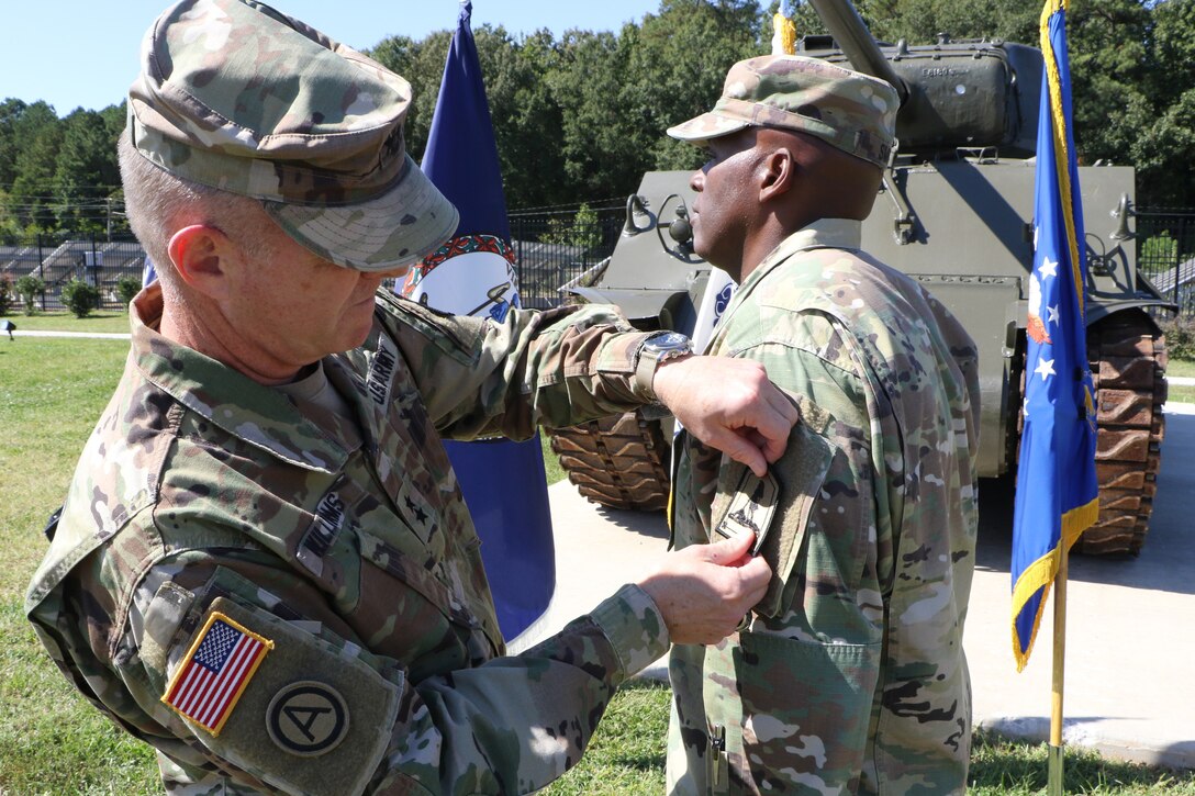 Ceremony introduces new Virginia National Guard HQs shoulder patch