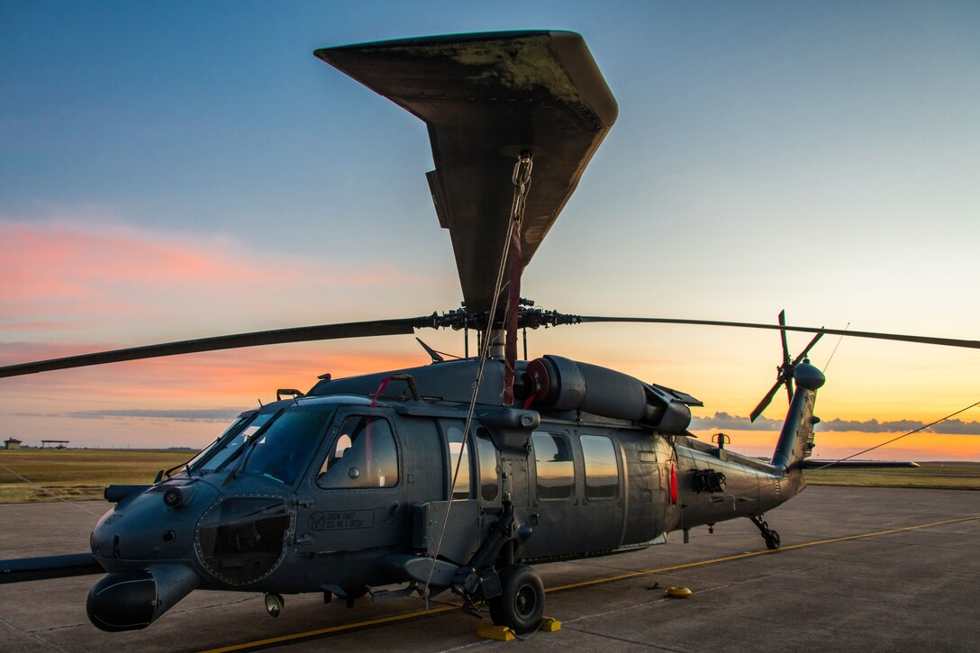 HH-60 Pave Hawk arrives at Sheppard