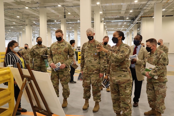U.S. Forces Korea and 19th Expeditionary Sustainment leaders visit DLA Distribution Korea
