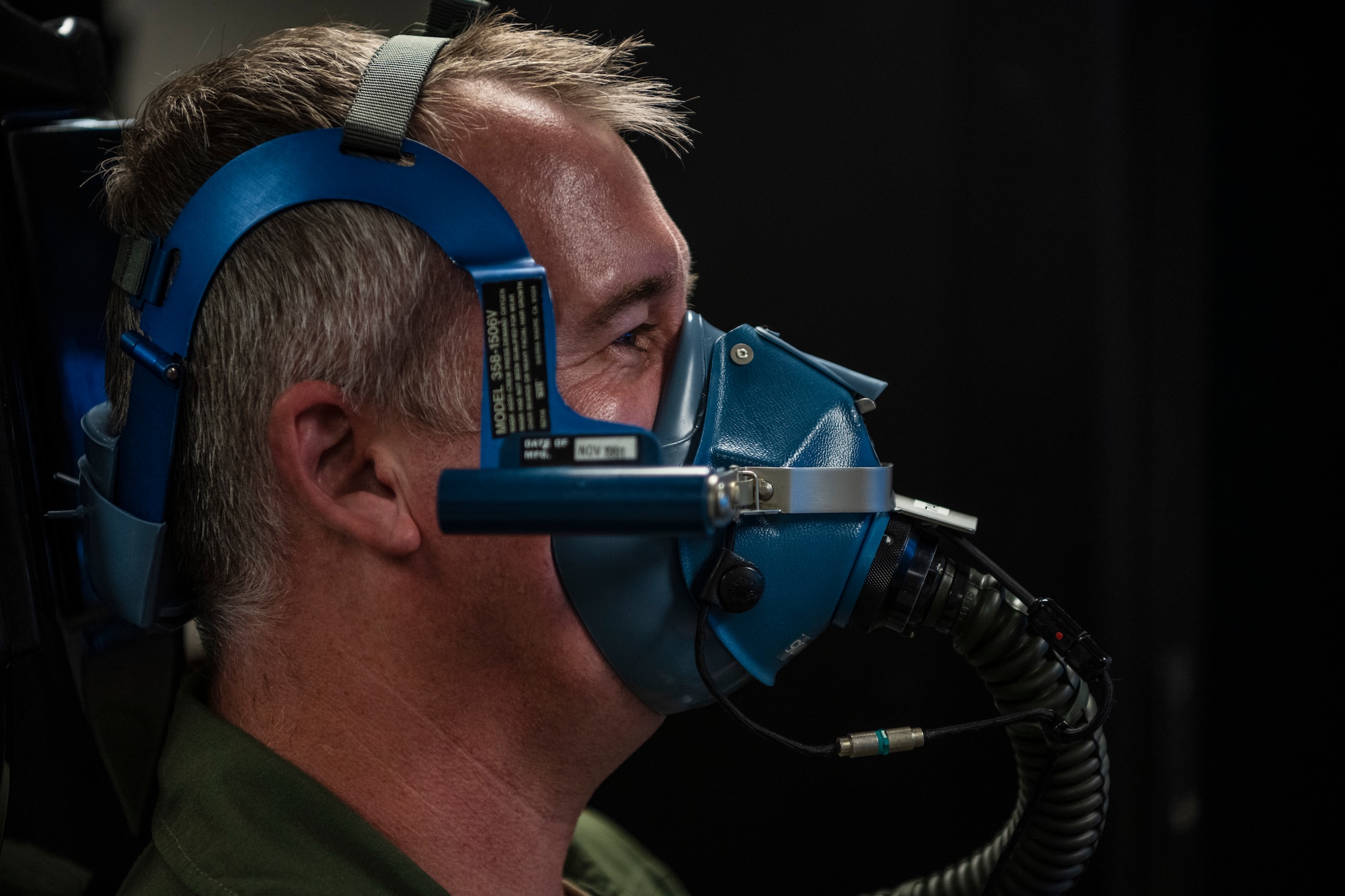A man wears a breathing apparatus during a classroom training situation.