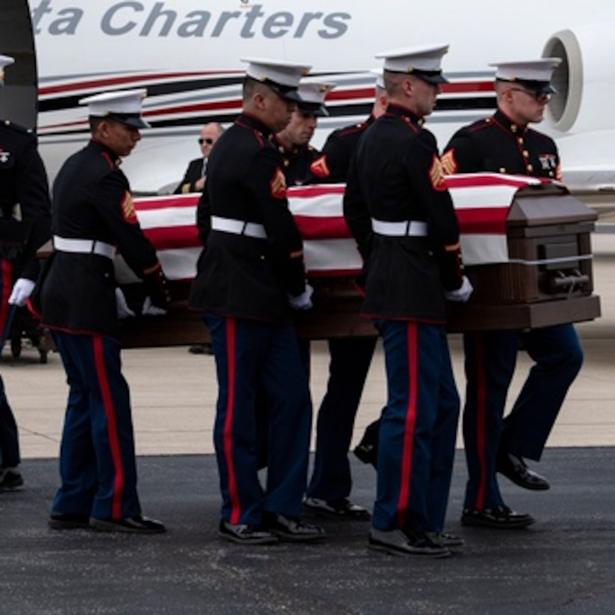 Marines from Detachment 1, Communications Company, Combat Logistics Regiment 45, 4th Marine Logistics Group, transfer the remains of U.S. Marine Corps Capt. Matthew J. Tomkiewicz of Fort Wayne, Indiana, April 2, 2022. Tomkiewicz was one of four U.S. Marines killed March 18, 2022, during a training flight near Bodo, Norway during Exercise Cold Response 2022. (U.S. Air Force photo/Douglas Hays)