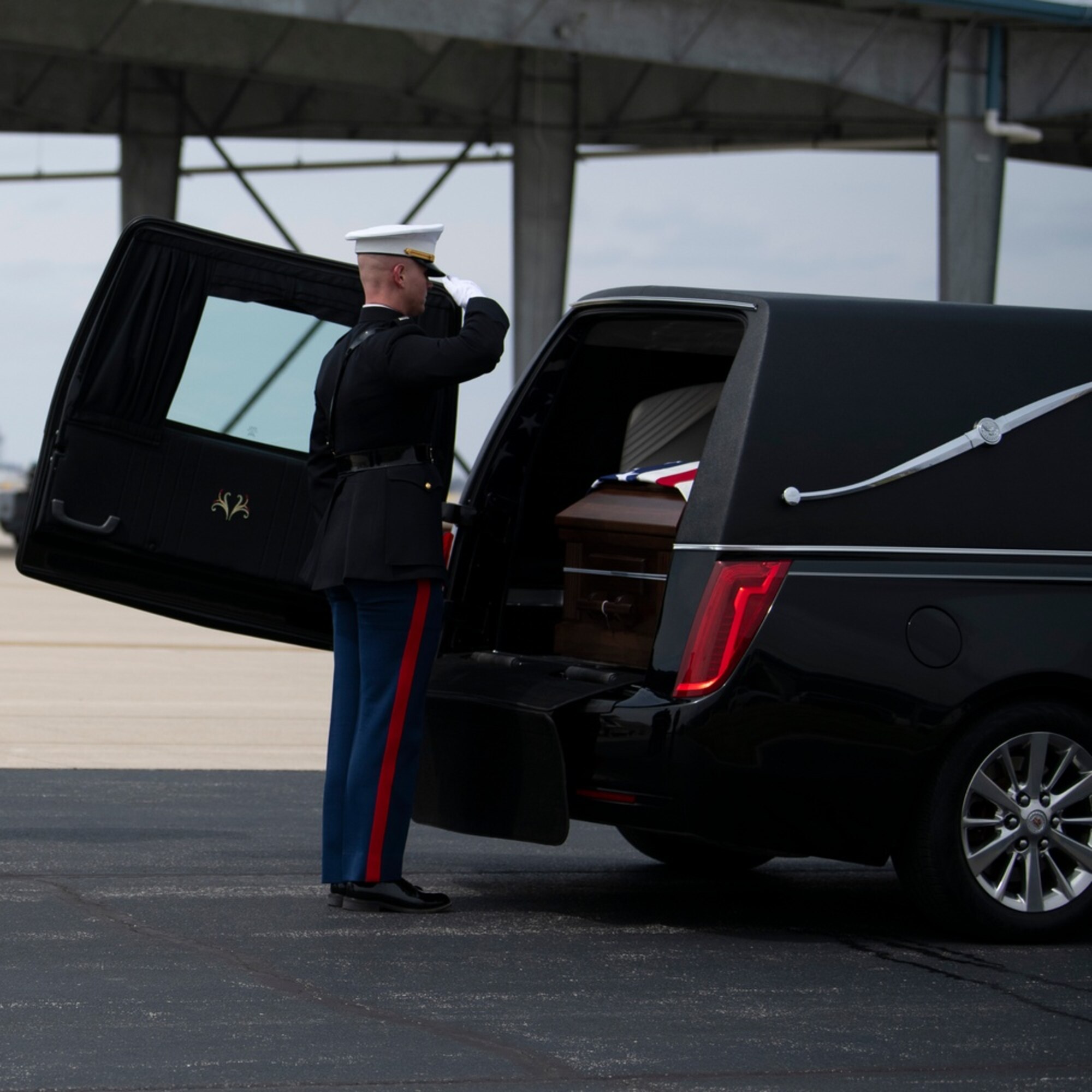 1st Lieutenant Daniel Borgerding from Detachment 1, Communications Company, Combat Logistics Regiment 45, 4th Marine Logistics Group salutes the remains of Matthew J. Tomkiewicz during a dignified transfer April 2, 2022 at the 122nd Fighter Wing, Fort Wayne, Indiana. Tomkiewicz was one of four Marines killed March 18, 2022, during a training flight near Bodo, Norway during Exercise Cold Response 2022 (U.S. Air Force photo/Staff Sgt. Rita Jimenez)