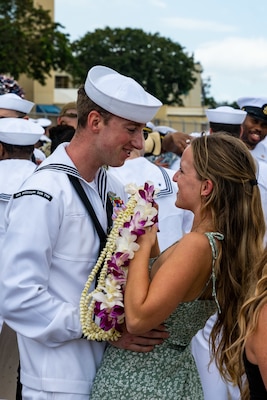 Machinist's Mate (Nuclear) 1st Class Adam Kranbuhl, from Cincinnati, Ohio, assigned to the Virginia-class fast-attack submarine USS Missouri (SSN 780) reunites with his wife after the boat returns to Joint Base Pearl Harbor-Hickam from deployment in the 7th Fleet area of responsibility.