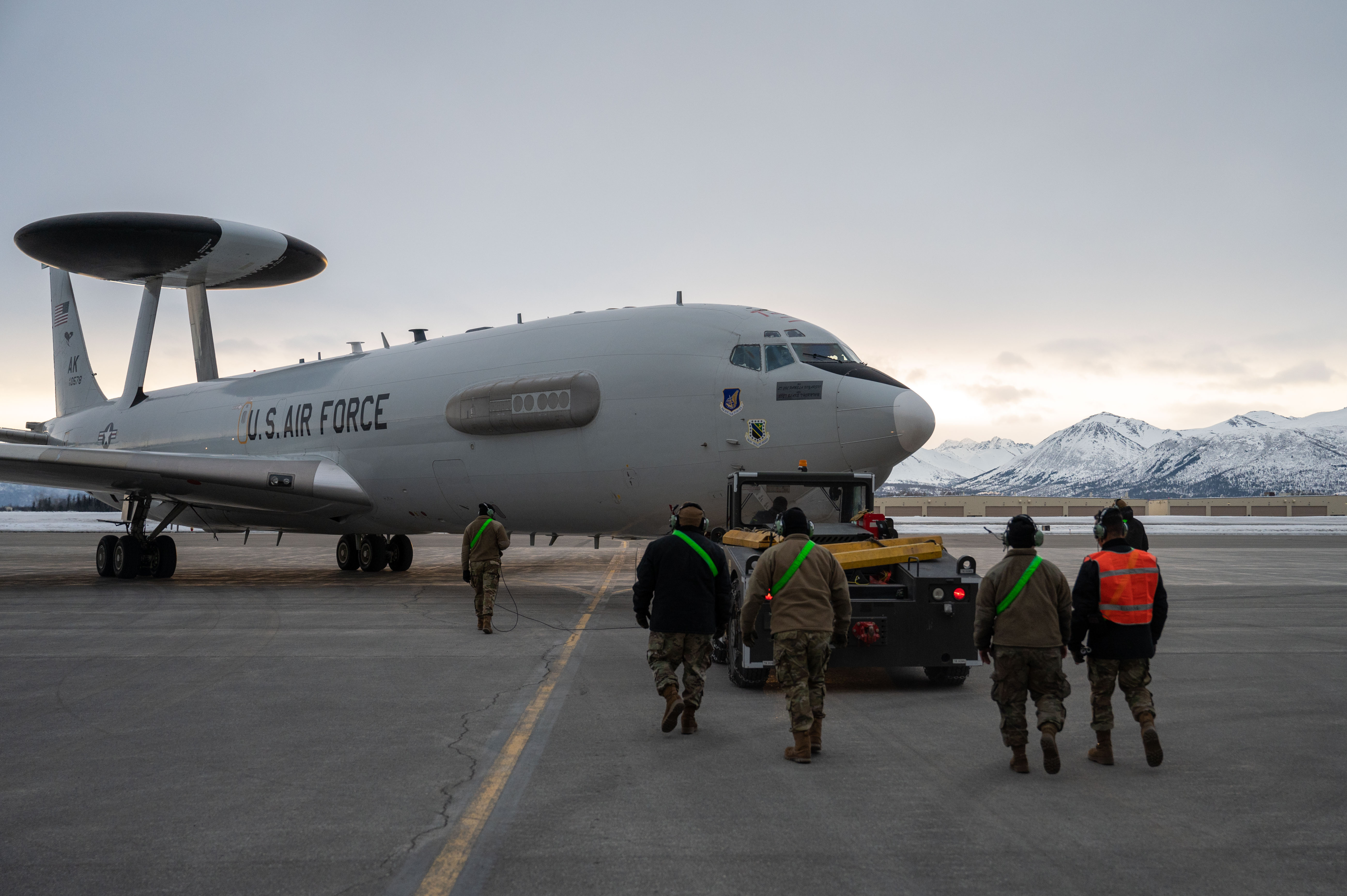 962nd Aircraft Maintenance Unit preps E 3 Sentry for takeoff Joint Base Elmendorf Richardson News
