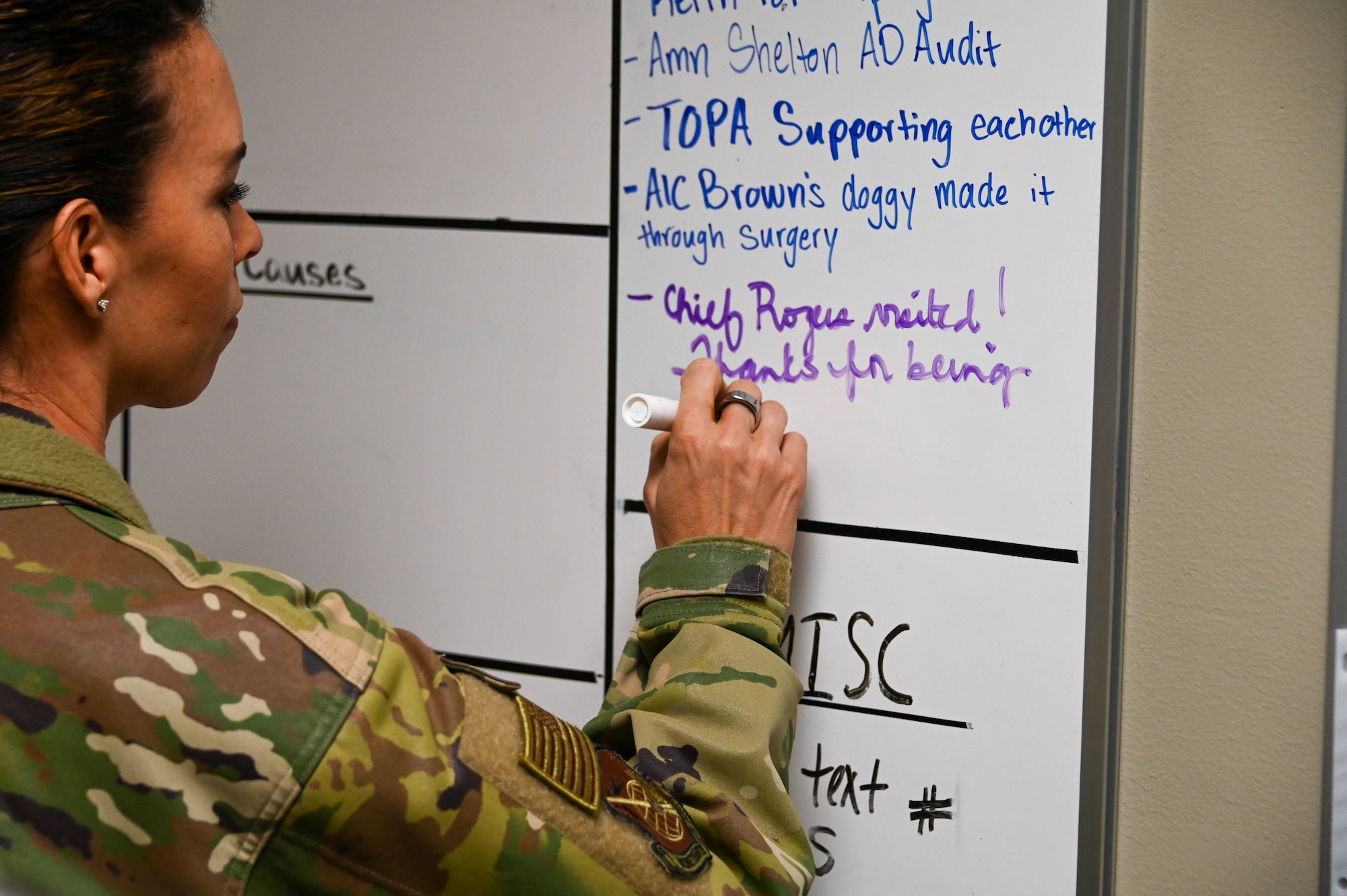 U.S. Air Force Chief Master Sgt. Kristina Rogers, 19th Air Force command chief, writes on the kudos and shout out board in the 97th Medical Group (MDG) at Altus Air Force Base, Oklahoma, March 31, 2022. Rogers visited several clinics within the 97th MDG to hear from Airmen and learn their roles in the clinic. (U.S. Air Force photo by Senior Airman Kayla Christenson)
