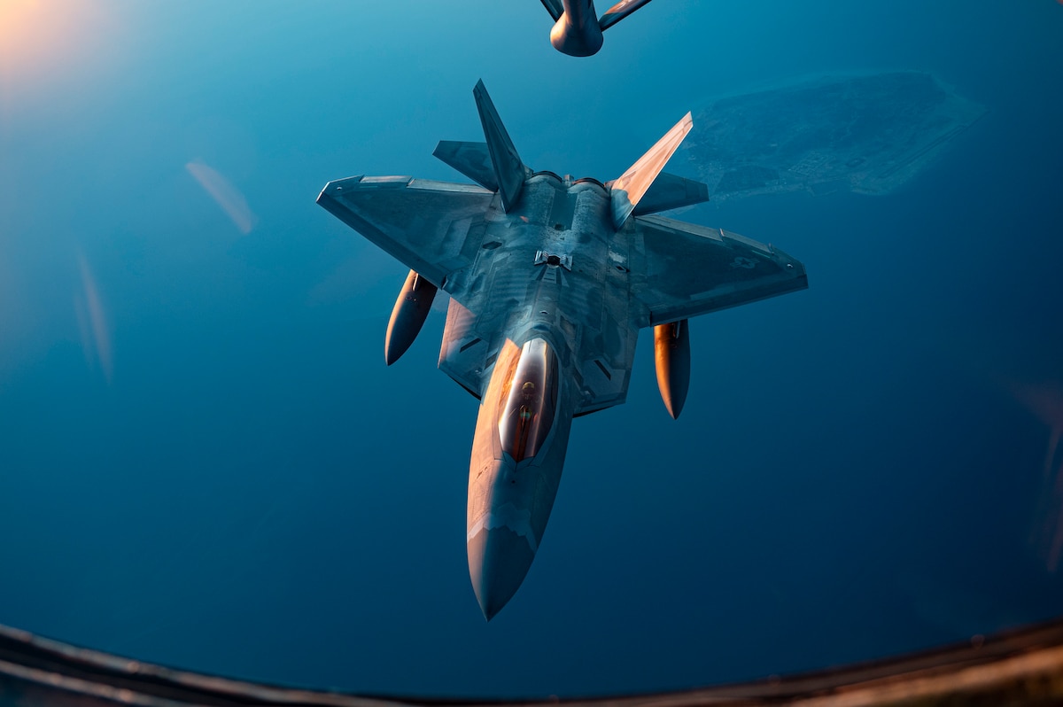 A U.S. Air Force F-22 Raptor approaches the boom of a KC-135 Stratotanker