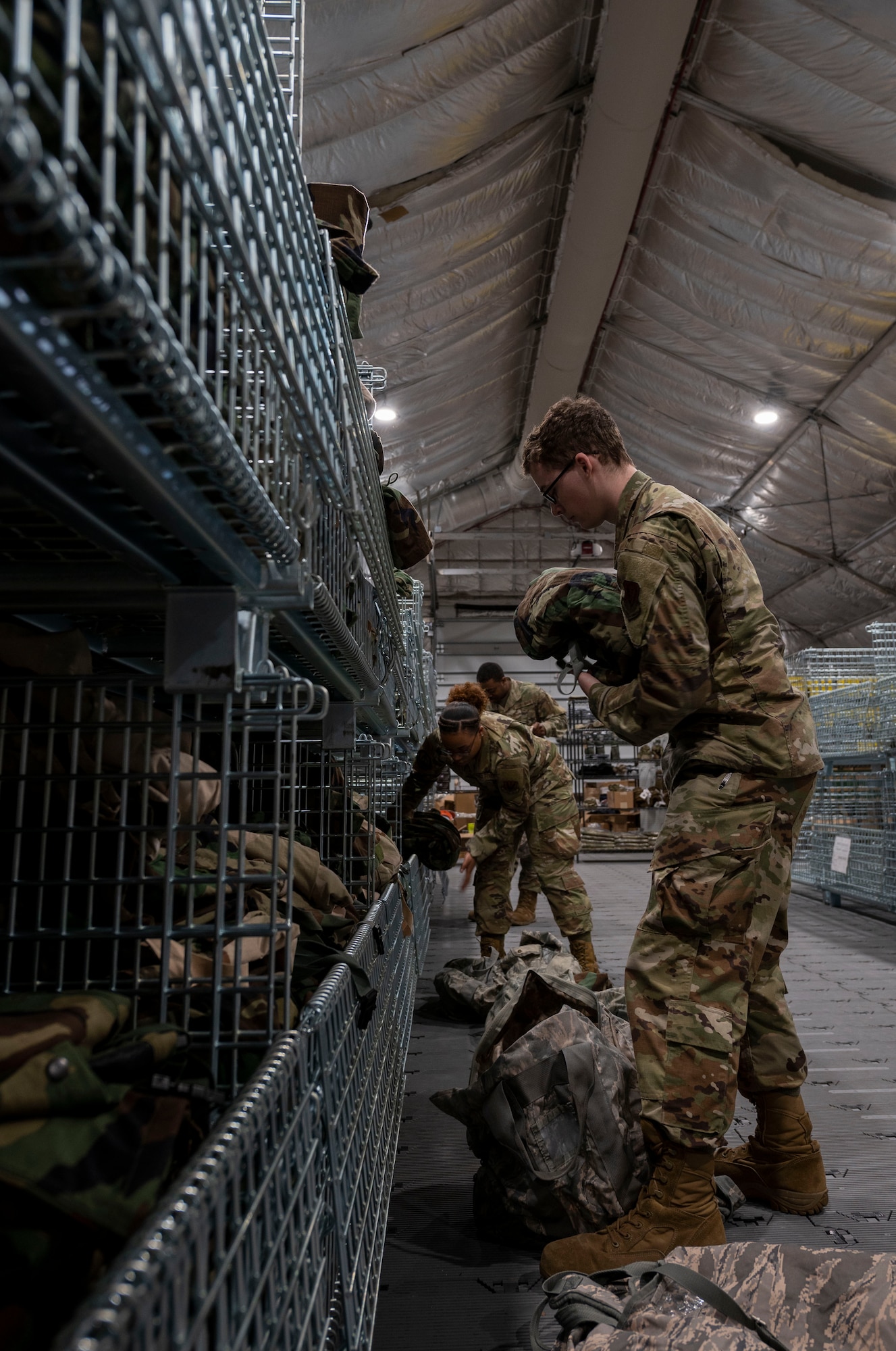 Airmen pack gear