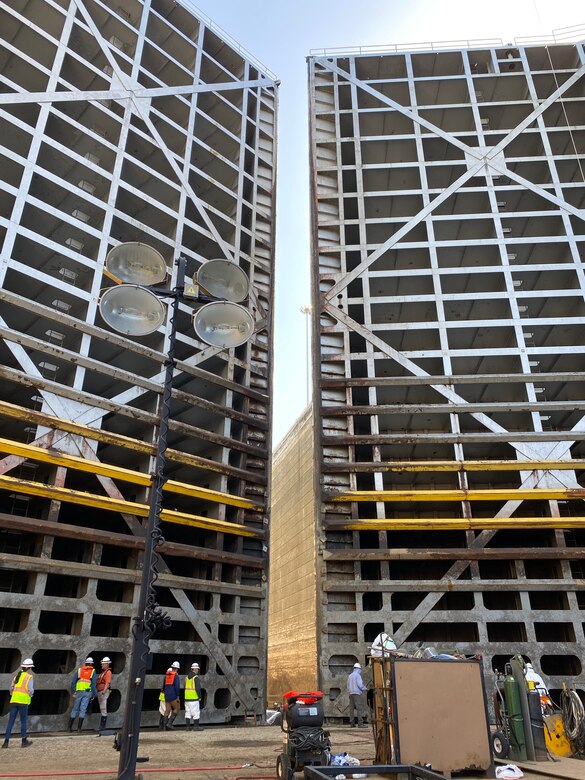 U.S. Army Corps of Engineers maintenance crews inspect the miter gates in the main chamber at Wilson Lock April 8, 2022, on the Tennessee River in Florence, Alabama.