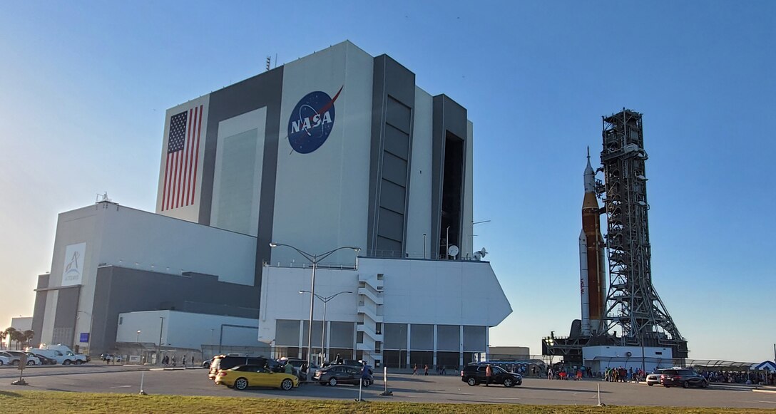Picture of NASA building with a space shuttle beside it