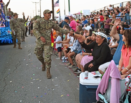South Texas Reserve units participate in 2022 Flambeau Parade > Air ...