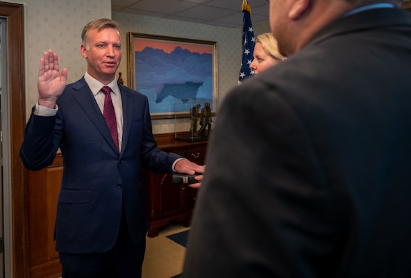 The Honorable Erik K. Raven takes the Oath of Office as the 34th Under Secretary of the Navy April 13, 2022.