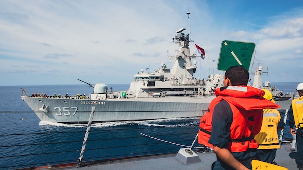 The Arleigh Burke-class guided-missile destroyer USS Momsen (DDG 92) and the Tentara Nasional Indonesia-Angkatan Laut, Bung Tomo-class corvette KRI Bung Tomo (FF 357) conducted bilateral training, providing the U.S. and Indonesian navies an opportunity to exercise and work together towards common maritime goals. Bilateral operations like this one reassure our allies and partners of the U.S. commitment to maintaining a free and open Indo-Pacific.