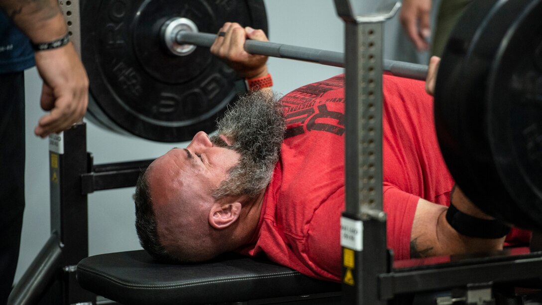 An RSM practices powerlifting.